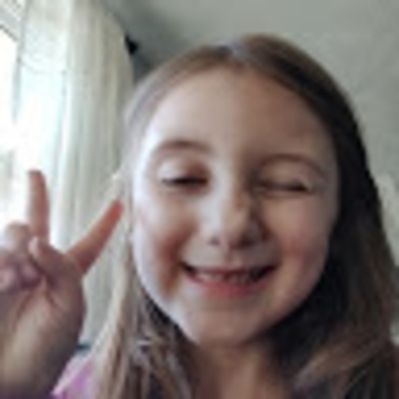 Meet your Posher, Tessa - Picture 1 of 1